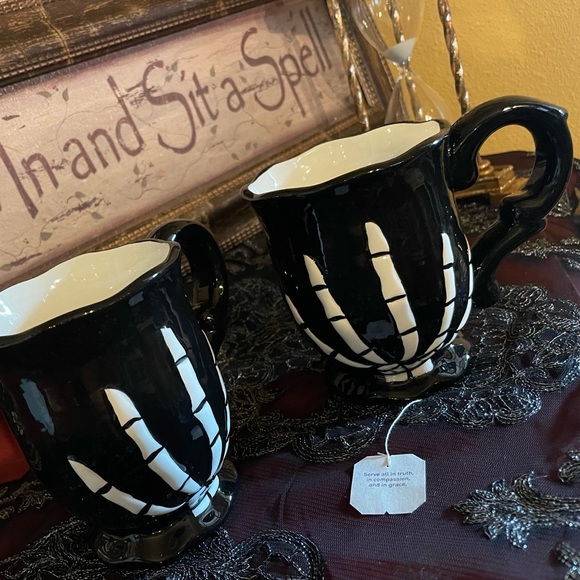SPOOKY HOLLOW NWOT Halloween Skeleton Hand Set Of 2 Coffee/Tea Cups/Mugs - Picture 10 of 13